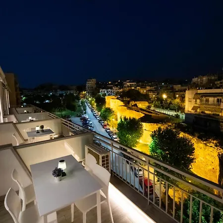 Skia Luxury Living Above The Walls Apartment *