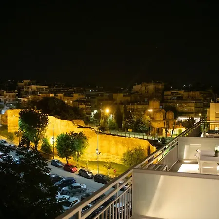 Skia Luxury Living Above The Walls アパート