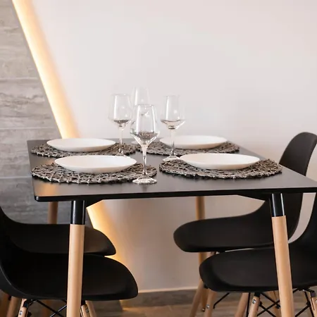 アパート Skia Luxury Living Above The Walls テッサロニキ